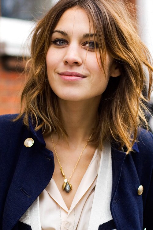 alexa-chung-volosy-do-plech